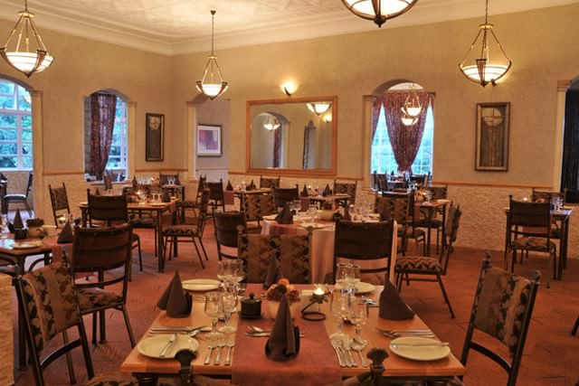 Cathedral Peak Hotel thumbnail 2