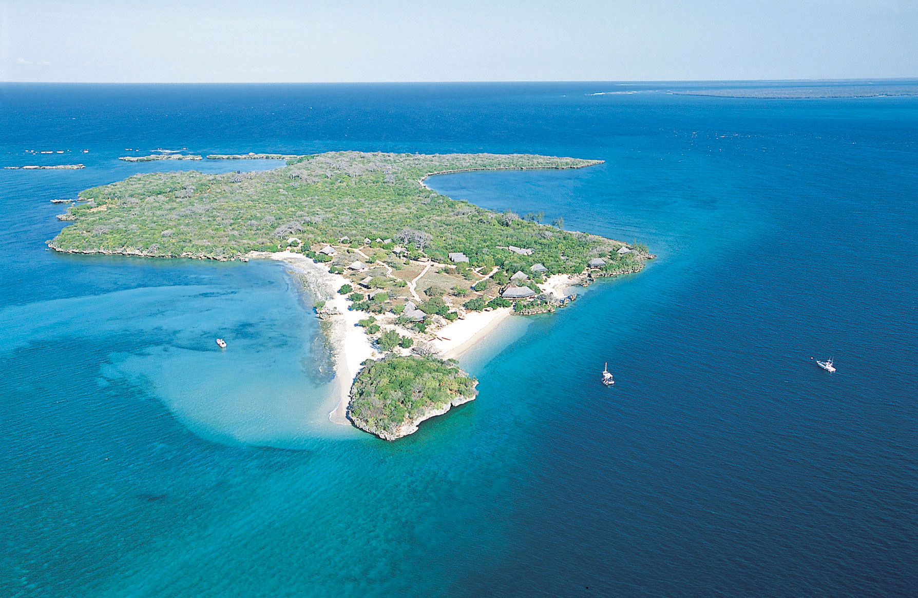 Azura Quilalea Private Island thumbnail 5