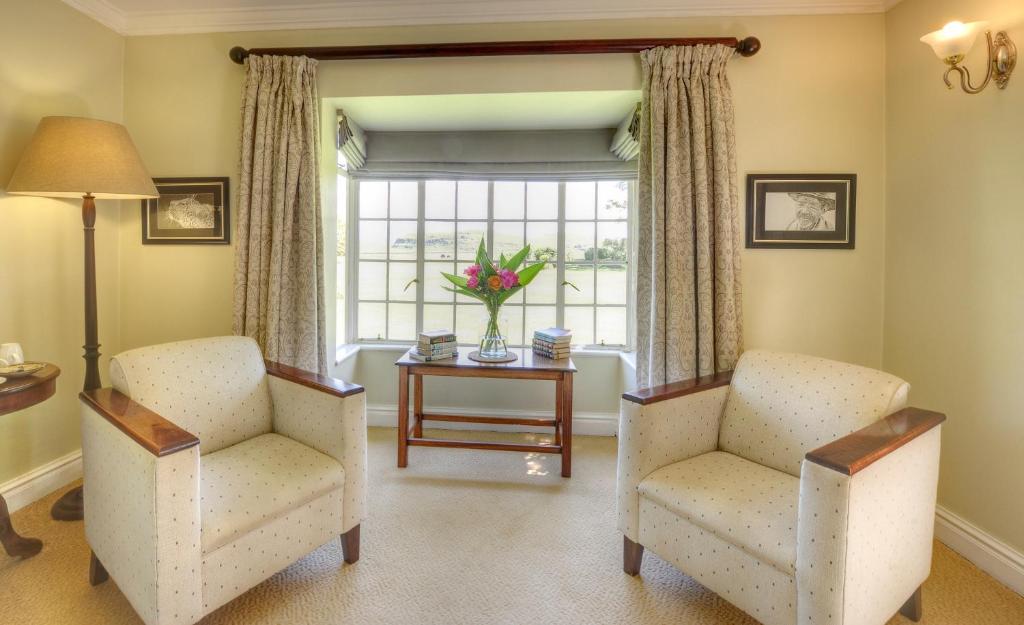 Moorcroft Manor thumbnail 5