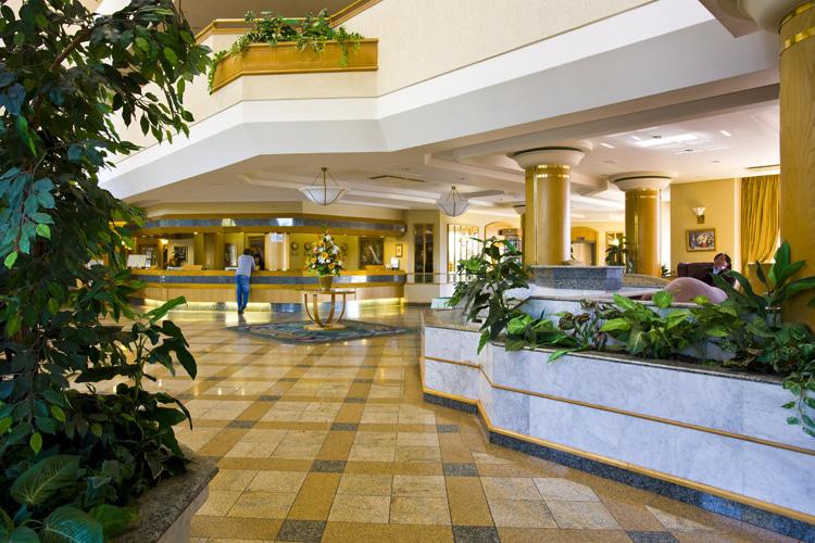 Safari Court Hotel thumbnail 2