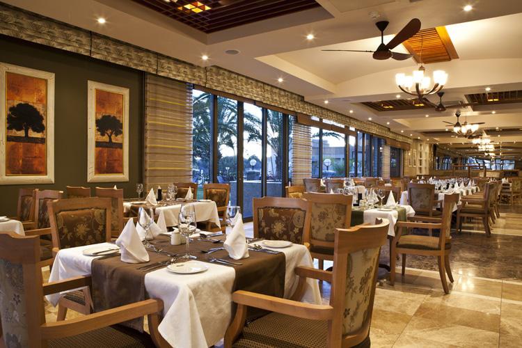 Safari Court Hotel thumbnail 4