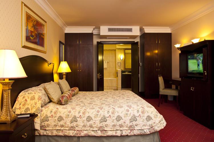Safari Court Hotel thumbnail 5