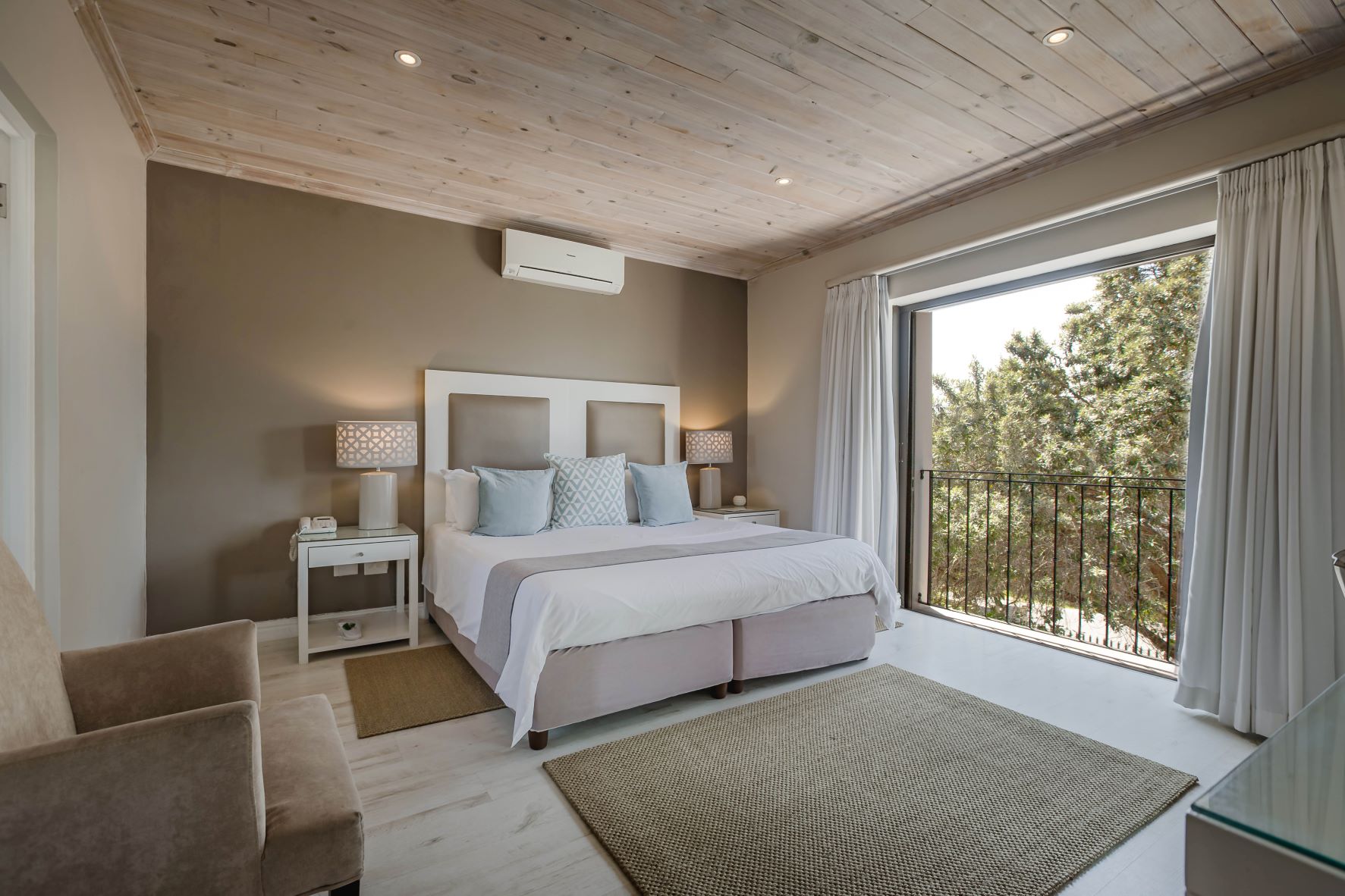 The Robberg Beach Lodge thumbnail 3