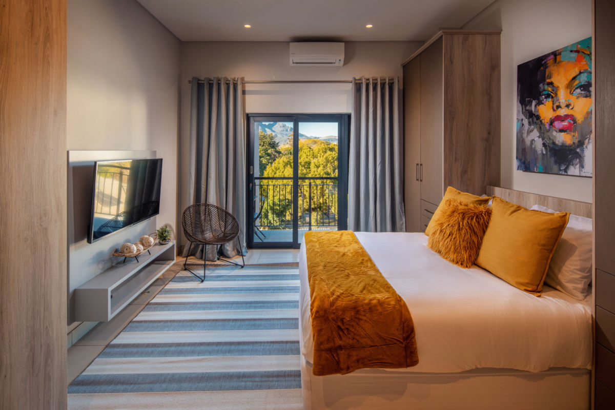 The Den Apartments thumbnail 4