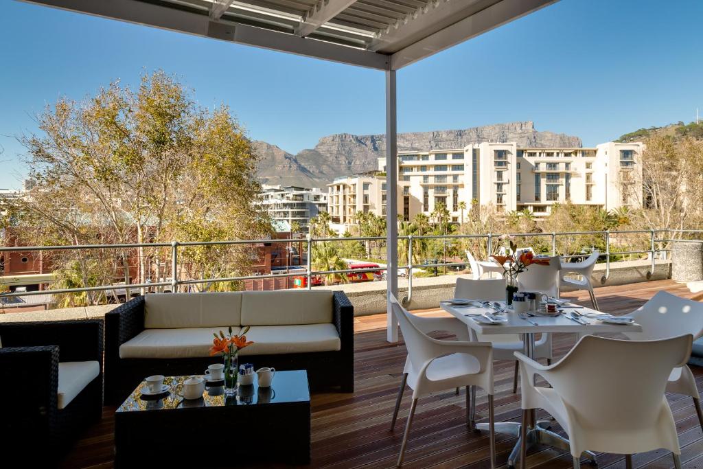 Protea Hotel Cape Town Waterfront Breakwater Lodge thumbnail 2