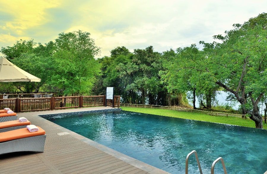 Cresta Mowana Safari Resort & Spa thumbnail 2