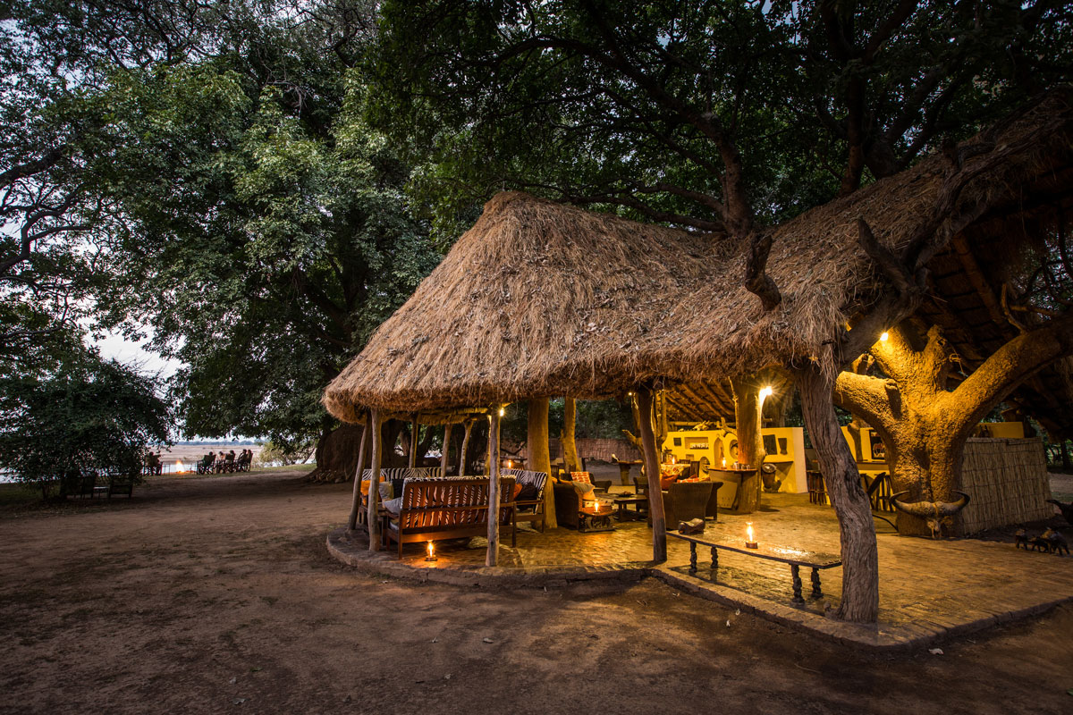 <p>Relax in the late afternoon with sundowners served from the open bar area</p>