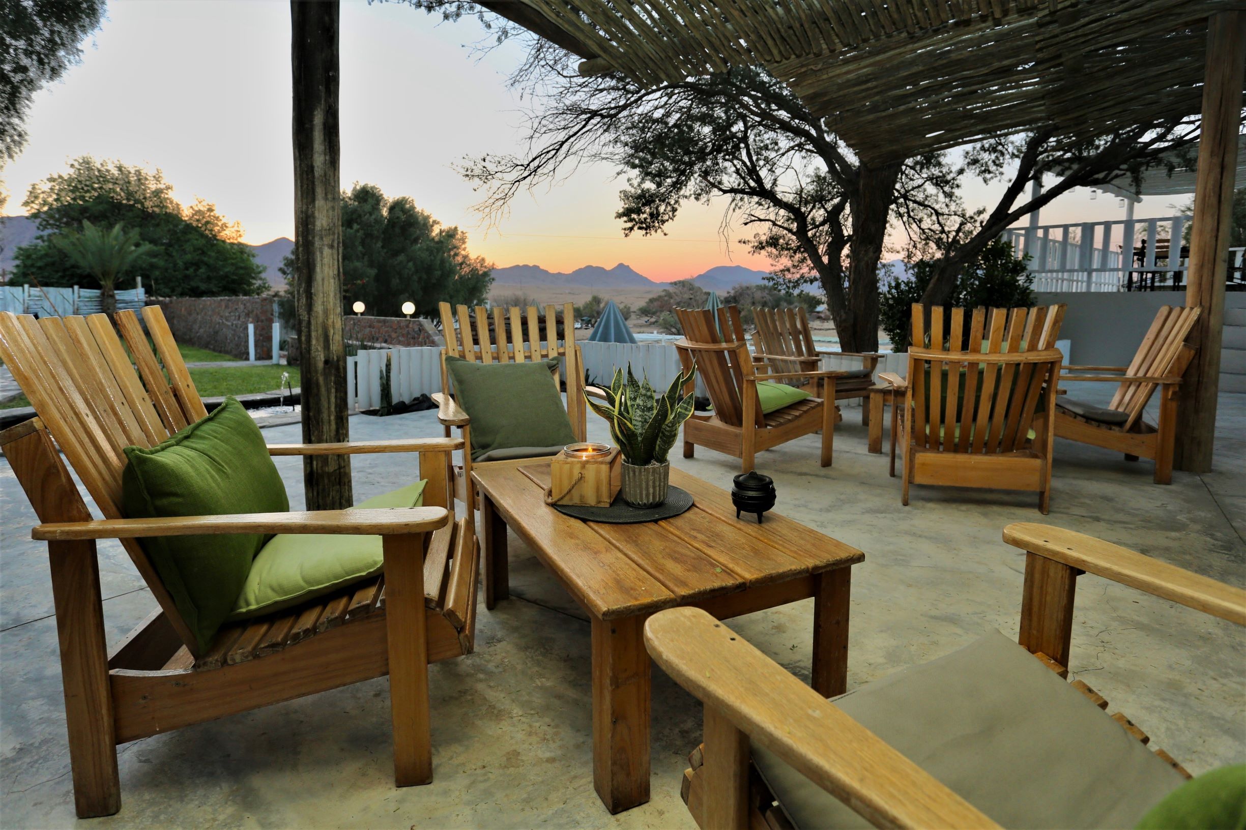 The Elegant Desert Lodge thumbnail 2