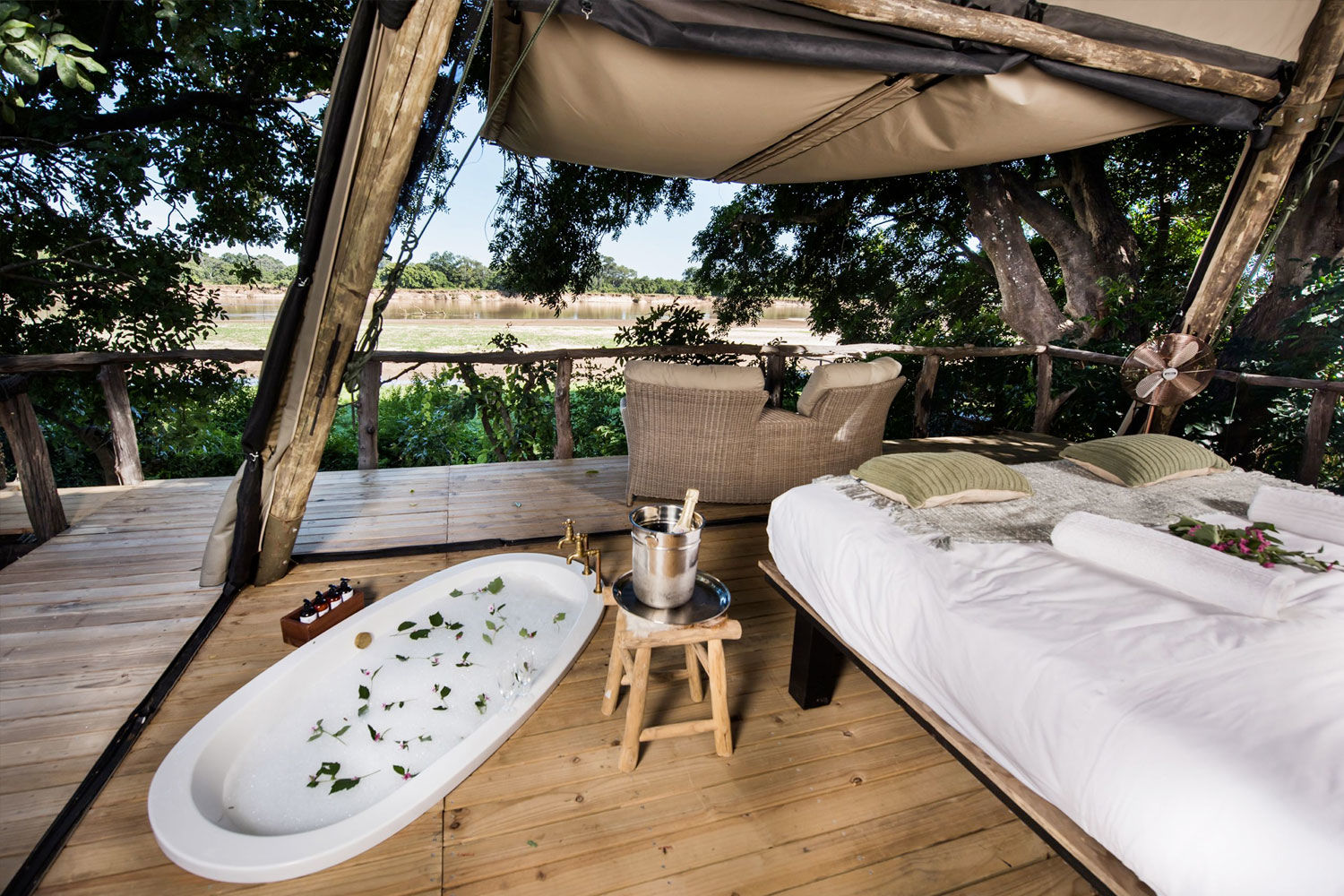 Shawa Luangwa Camp thumbnail 3