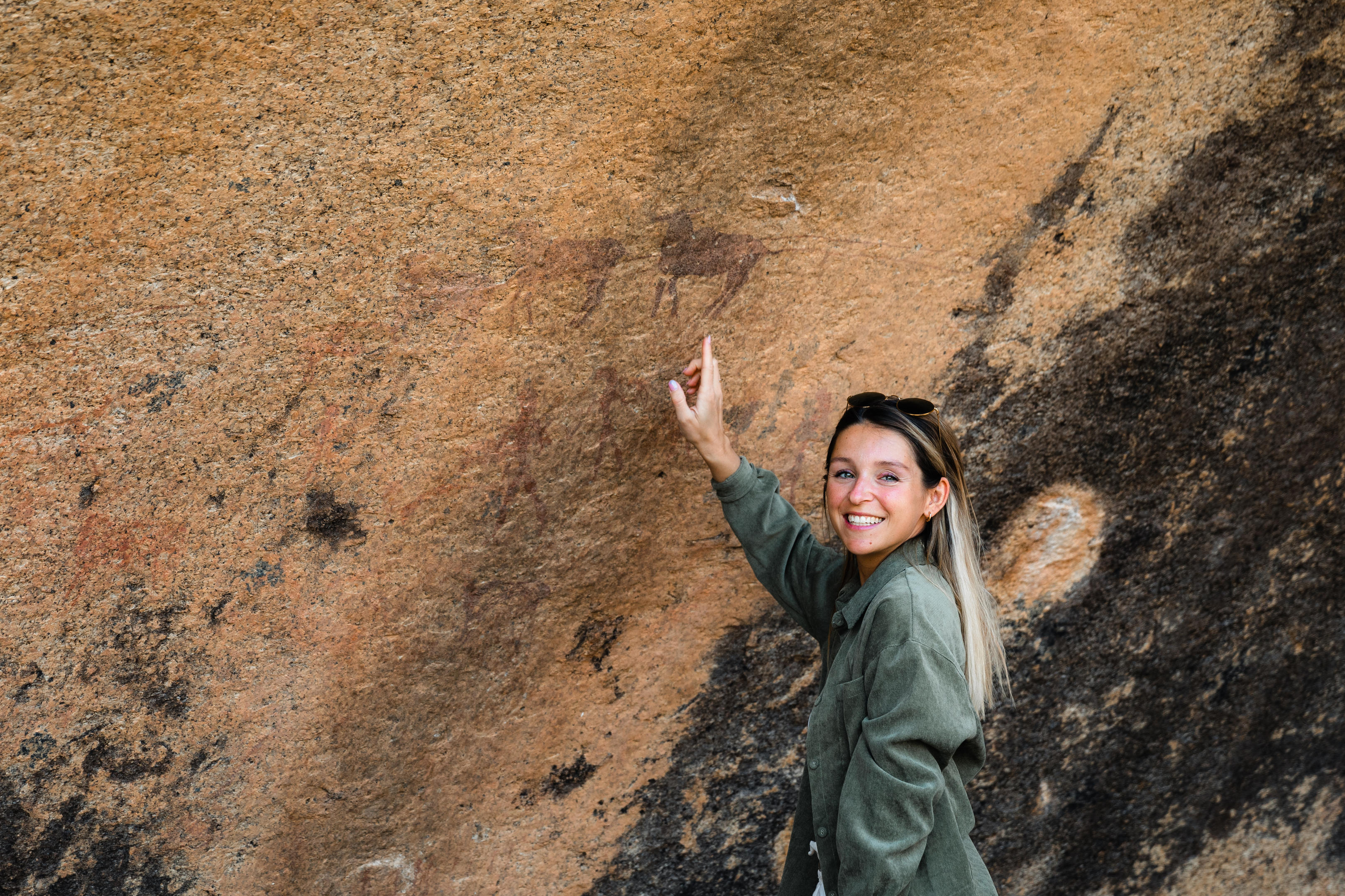 Ai Aiba - The Rockpainting Lodge thumbnail 4