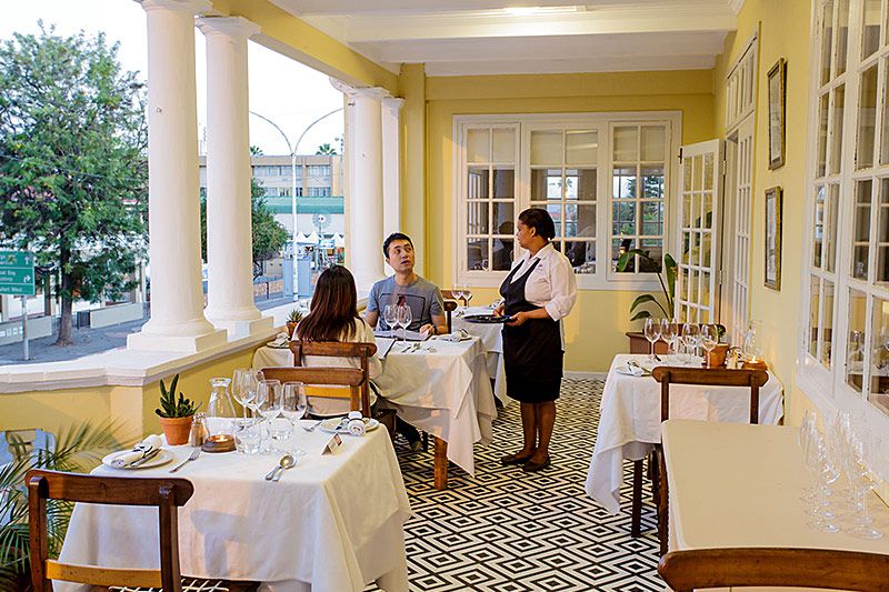 Queen's Hotel thumbnail 6