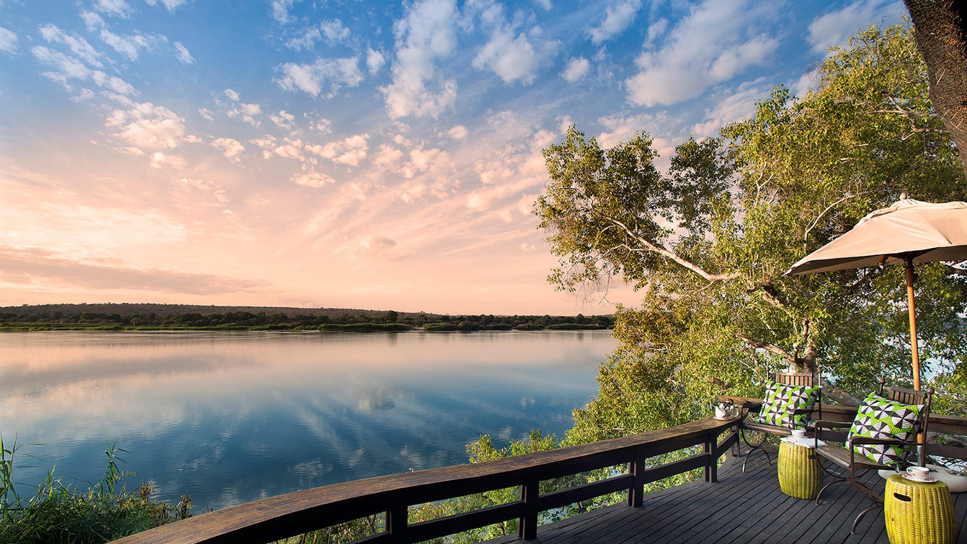 Royal Chundu River Lodge thumbnail 2