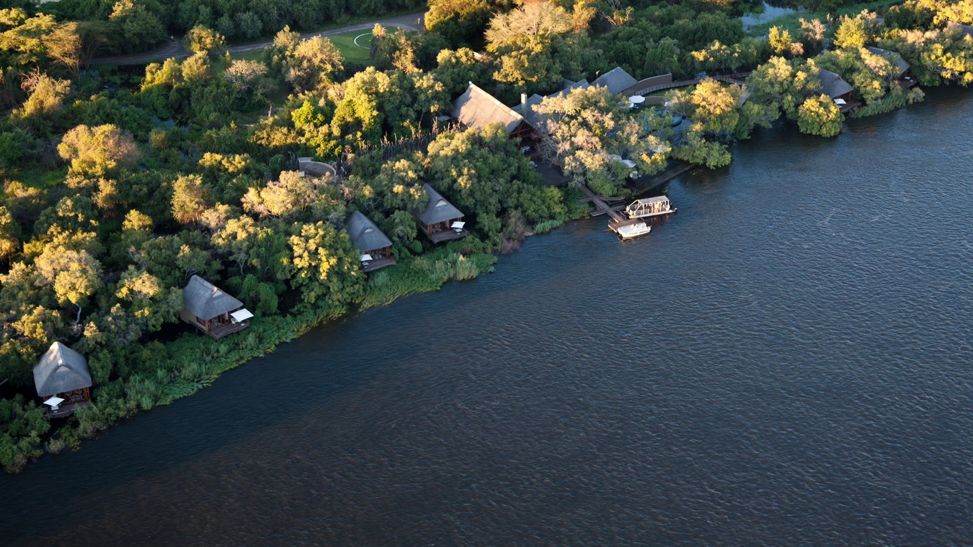 Royal Chundu River Lodge thumbnail 4