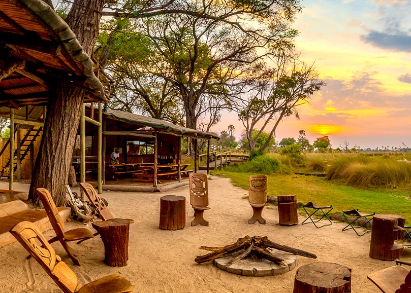 <p>The bar and lounge areas at Oddballs&rsquo; Camp provide a great meeting place and somewhere to swap stories around the fire. There is a raised viewing deck that overlooks the sweep of the Delta &ndash; the perfect vantage point from which to watch the sun set over the palms and view whatever wildlife may be visiting.</p>